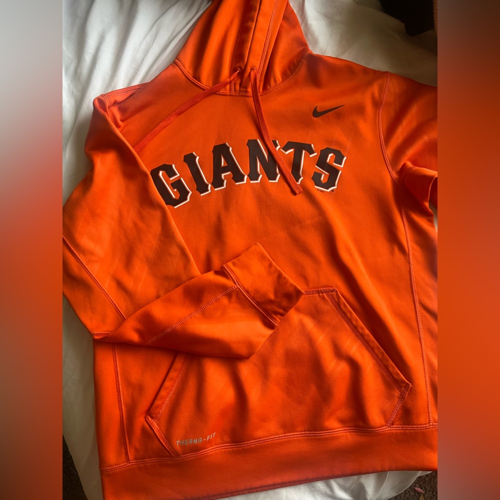 Men’s Giants Sweater Therma-Fit size M